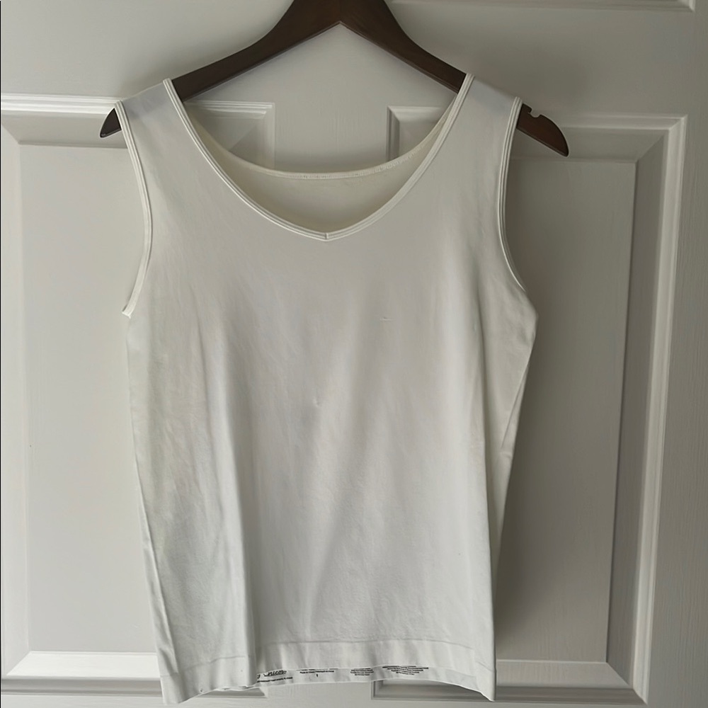 Chico's White Fitted Sleeveless Tank Top